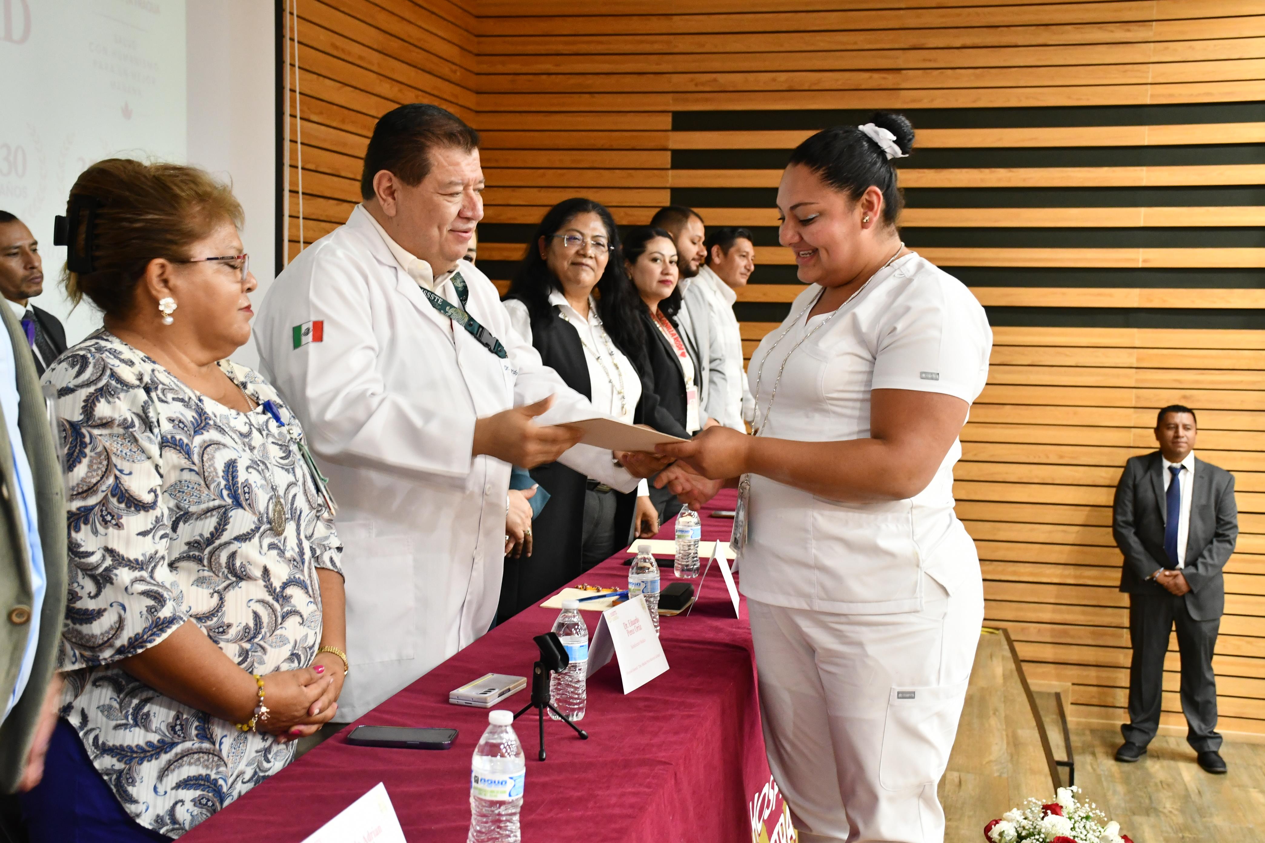 Entrega de Reconocimientos por Años de Servicio en el HG "Dra. Matilde Petra Montoya Lafragua" 